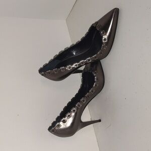 Burberry metallic Grey color Leather Pointy Toe Spike Heel Pumps  37.5 (6.5) (7)